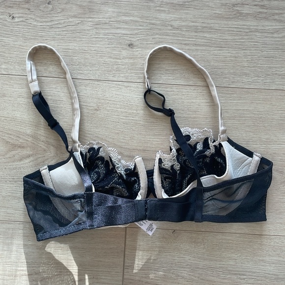 Victorias Secret Bra Nude with Black overlay - Picture 3 of 10